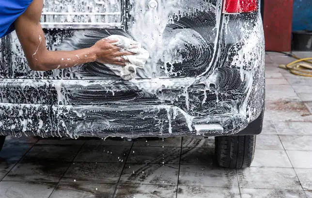 Shampooing car